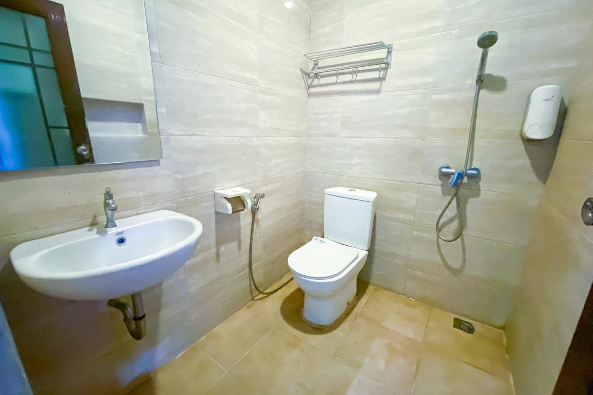 Sentosa Jaya Guest House Near Rs Hermina Medan Redpartner Εξωτερικό φωτογραφία