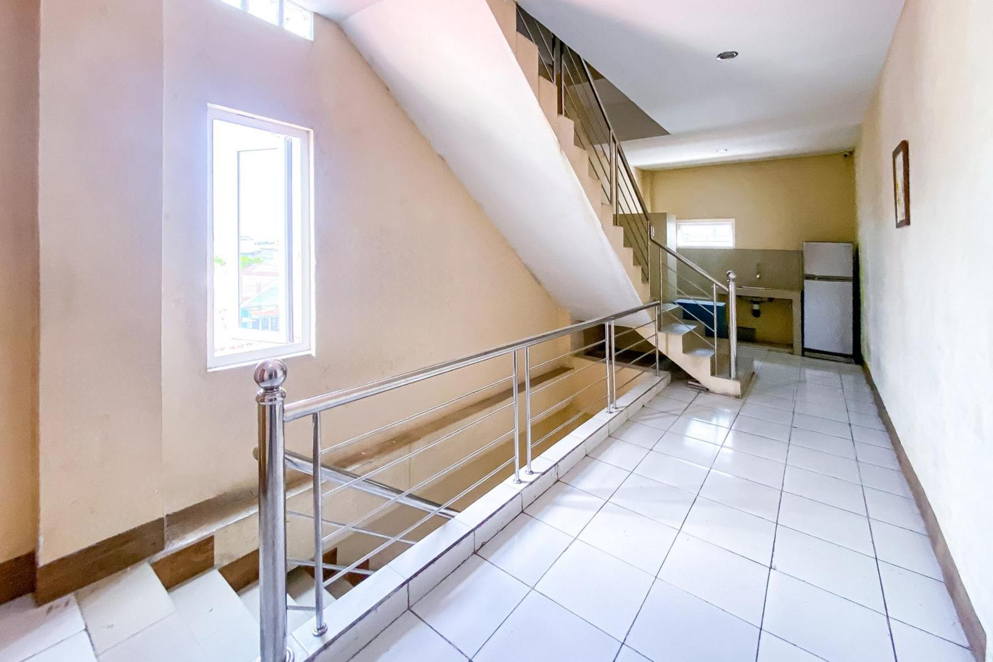 Sentosa Jaya Guest House Near Rs Hermina Medan Redpartner Εξωτερικό φωτογραφία