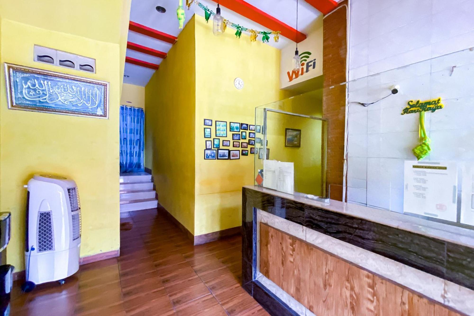 Sentosa Jaya Guest House Near Rs Hermina Medan Redpartner Εξωτερικό φωτογραφία